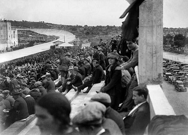 La tribuna de l’Autòdrom: punt de trobada d’una història recuperada 1