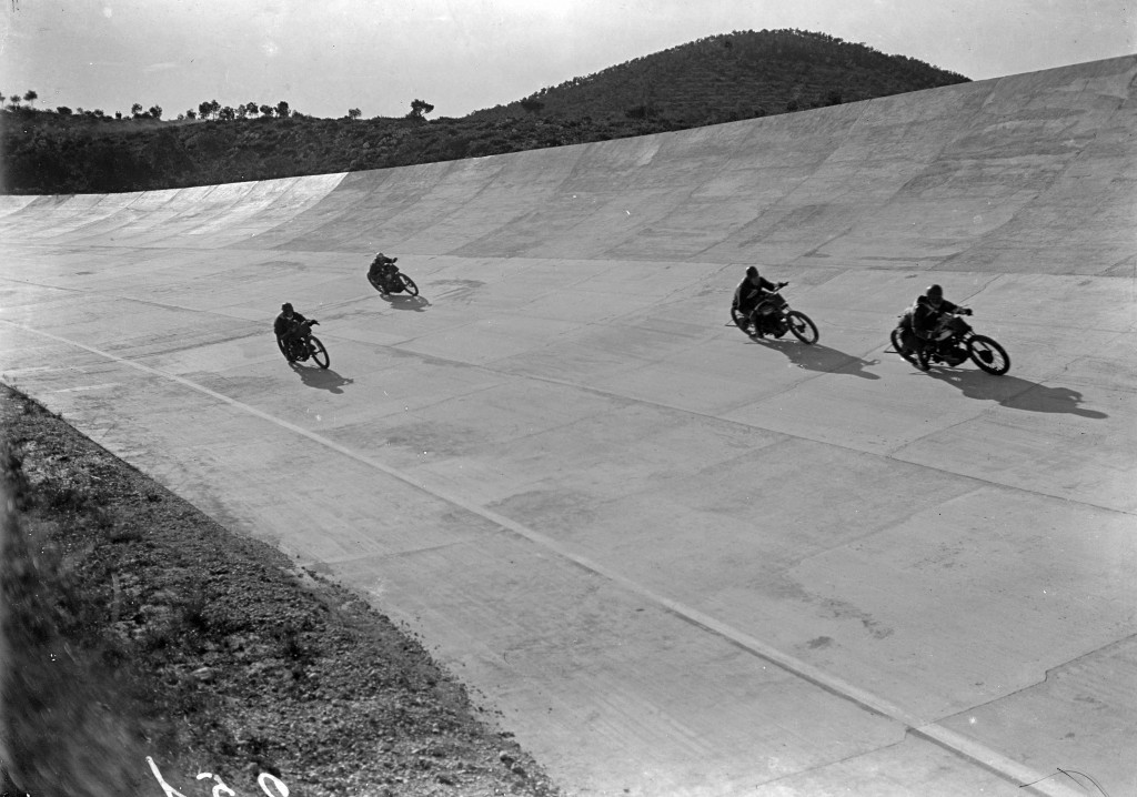 Les motos trepitgen l’Autòdrom 2